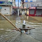 Un tramo de la segunda etapa de la ciudadela El Recreo, en Durán, está anegado la mañana de este domingo 22 de febrero.