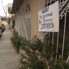 Un letrero que avisa que se alquila ese inmueble.