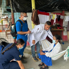 Brigadas médicas del MSP atienden a comunidades afectadas por las lluvias en Esmeraldas y El Oro.