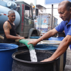 Habitantes de diversas zonas de Durán están indignados ante la falta de agua potable.