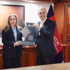 La distinción fue entregada por la presidenta de la CCQ, Mónica Heller.