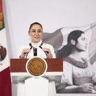 Claudia Sheinbaum, durante su rueda de prensa en Palacio Nacional, anunció que evalúa acciones legales contra Elon Musk tras acusaciones vinculadas al crimen organizado.