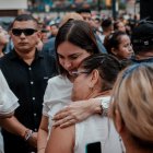 Esposa de Aquiles Álvarez durante la vigilia ciudadana convocada este 24 de febrero