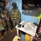 Los agentes hallaron evidencia relacionada con el expendio ilícito de sustancias.