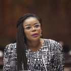 Asambleísta del correísmo como Paola Cabezas protestaron por la postura del oficialismo.