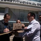 Gustavo Vallejo, del Partido Socialista Ecuatoriano, presentó la acción en la Corte Constitucional.