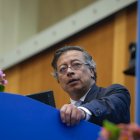 El presidente Gustavo Petro denunció que el dispositivo habría sido “lanzado desde un avión”