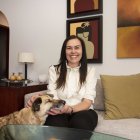 Sofía Plonsky lleva doce años trabajando como doula de fin de vida, labor enfocada a acompañar a familias y a personas con un diagnóstico terminal en su etapa de transición.