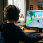 Roblox enfrenta escrutinio por la seguridad de niños tras casos de grooming y abuso.