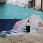 El mural “El reflejo de la esencia” de Saira Túquerrez Morán (Sayana) representa la dignidad como un equilibrio entre el origen, la identidad y el espíritu.