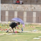 El cementerio Jardines de Esperanza, en el norte de Guayaquil, fue otro de los puntos en los que se congregaron las personas para recordar a sus difuntos.