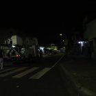 Esperar el camión de la Corporación Nacional de Electricidad (CNEL) para que su personal reconecte el servicio de energía eléctrica, se ha vuelto común en los barrios.