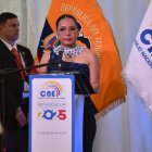 Diana Atamaint inaugura jornada electoral.