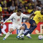 Moisés Caicedo (d) fue uno de los más destacados de Ecuador ante Marruecos.