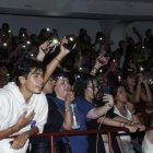 Fans corearon las canciones del artista argentino durante el concierto.