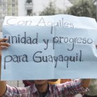 Simpatizantes del proceso se congregan afuera del Complejo Judicial Norte de Quito mientras se desarrolla —y en este caso se declara fallida— la audiencia del Caso Goleada.