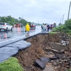 La vía Santa Elena - Guayaquil muestra daños debido al torrencial temporal de lluvias