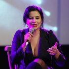 La creadora de contenido para adultos Amaranta Hank hablando durante la presentación del festival de Arte Erótico, en Bogotá (Colombia).