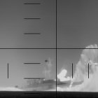 Fotografía tomada de la cuenta oficial en X del Departamento de Guerra de los Estados Unidos @DeptofWar donde se muestra el hundimiento de un buque de guerra iraní por parte de un submarino estadounidense.