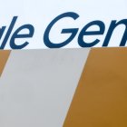 Un cartel de Google Gemini durante la inauguración del Centro de IA de Google en Berlín, Alemania.