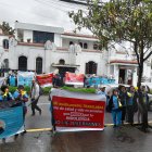 Familiares de pacientes con distrofia realizaron un plantón para exigir el cumplimiento de la sentencia.