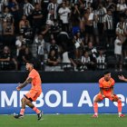 Barcelona derrotó a Botafogo en Brasil.