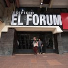 En el ingreso al edificio El Fórum se colocaron letras nuevas para destacar su nombre.