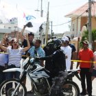Fiorella Icaza, esposa del alcalde de Guayaquil, con gritos alentaba a su esposo para que todo salga bien la tarde de este 22 de marzo.