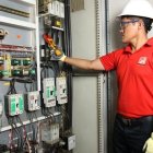 Las empresas deben operar hasta por 14 horas diarias con sus generadores, en Ecuador. (foto referencial).