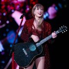 Swift es la primera cantante en vender más de un millón de copias de cada uno de sus siete álbumes durante la primera semana en Estados Unidos