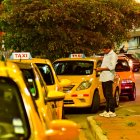Los taxistas han optado por tener estaciones. Aseguran que su servicio es seguro al 100%.