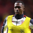 Willian Pacho saltó con la banda de capitán de Ecuador ante Marruecos.