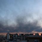 Columnas de humo se elevan tras un ataque aéreo en Teherán, en medio de la operación conjunta de fuerzas israelíes y estadounidenses que continúa desde el 28 de febrero de 2026.