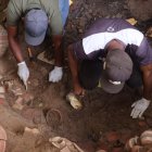 Personas trabajando en la zona arqueológica de El Caño, en el distrito de Natá (Panamá)