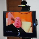 El expresidente Abdalá Bucaram asiste al juicio de forma telemática desde su residencia, alegando problemas de salud.