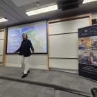 Exposición del filósofo César Hidalgo, donde menciona como un caso de advertencia a la Universidad Yachay, emblema de la época del correismo.