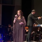 La cantante argentina, Mariel Córdoba, fue la figura central del concierto “La Magia del Tango”, junto a la Orquesta Filarmónica Municipal de Guayaquil.