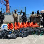 Operativo en alta mar entre Fuerzas Armas y EE.UU. permitió decomisar droga y detener a cinco ecuatorianos.