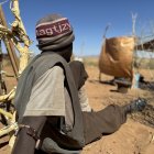 Un ciudadano sudanés desplazado afirma haber sido encarcelado y torturado en prisiones de las Fuerzas de Apoyo Rápido (RSF).