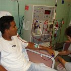 Una de las máquinas que extrae la sangre, filtra las toxinas y el exceso de líquidos, y devuelve sangre limpia al cuerpo del mismo paciente.