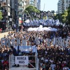 Personas marchan con carteles y banderas este 24 de marzo de 2026, por el Día Nacional de la Memoria por la Verdad y la Justicia en Buenos Aires (Argentina).