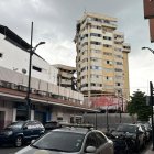 El incendio del centro comercial Multicomercio, que empezó el 11 de febrero de 2026 y se extendió por al menos cinco días, afectó también a los negocios adyacentes.