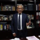 Carlos Aguinaga fue presidente del extinto Tribunal Supremo Electoral (TSE). Es licenciado en Ciencias Jurídicas y doctor en Jurisprudencia.