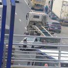 Uno de los siniestros de tránsito en la vía Perimetral involucró a un vehículo pesado.