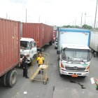 Se formó una larga fila de trailers en la avenida 25 de Julio, foto referencial.