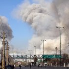 El humo se eleva tras un ataque aéreo en el centro de Teherán, Irán, este jueves 5 de marzo de 2026,