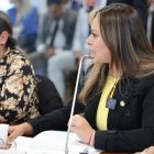 La asambleísta Ledy Zúñiga (derecha) fue anteriormente ministra de Justicia. Hoy, el concejal Chamba la denuncia por un cargo municipal.