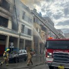Un inmueble se incendió en las calles Rumichaca y Benalcázar, en el centro de Guayaquil, la tarde de este viernes 6 de marzo.