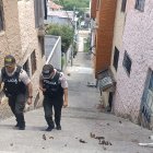 Hombres fuertemente armados atacaron a tres personas en el barrio Las Peñas, norte de Cuenca.