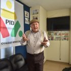 El dirigente y exasambleísta del PID, Arturo Moreno, en la sede del movimiento.